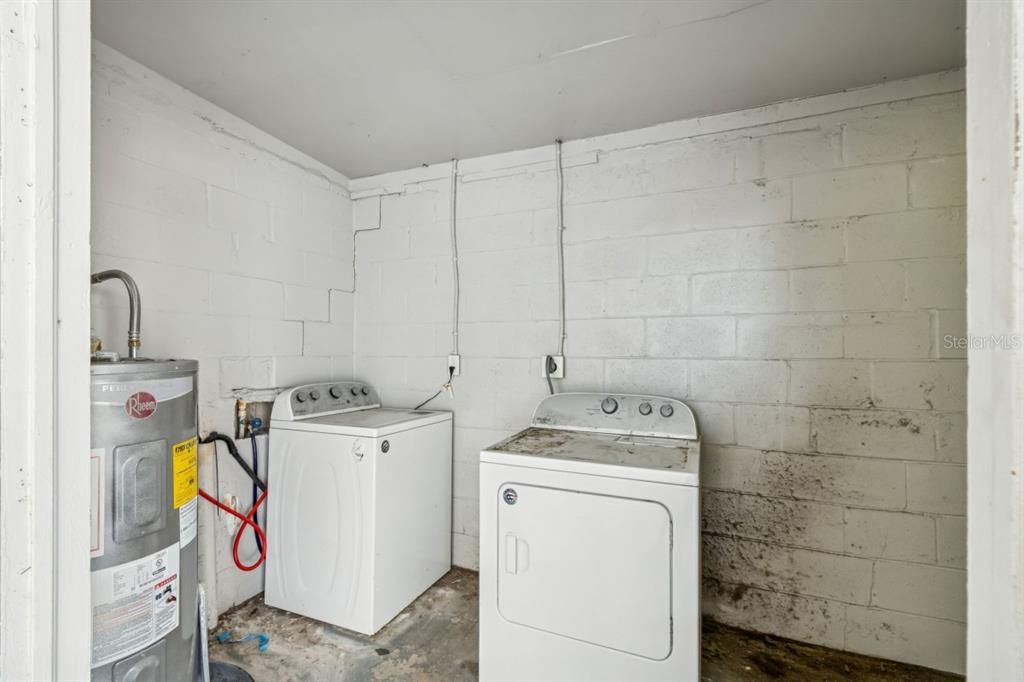 Active With Contract: $229,999 (3 beds, 2 baths, 1204 Square Feet)