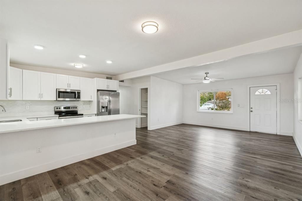 Active With Contract: $229,999 (3 beds, 2 baths, 1204 Square Feet)