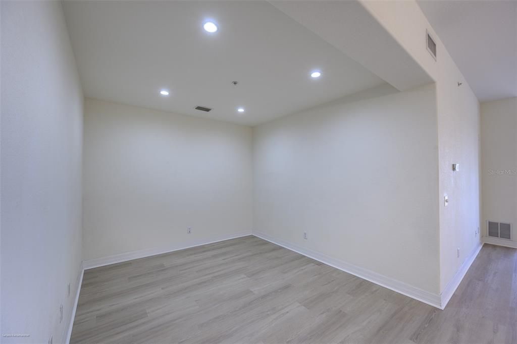 Active With Contract: $1,850 (3 beds, 2 baths, 1813 Square Feet)