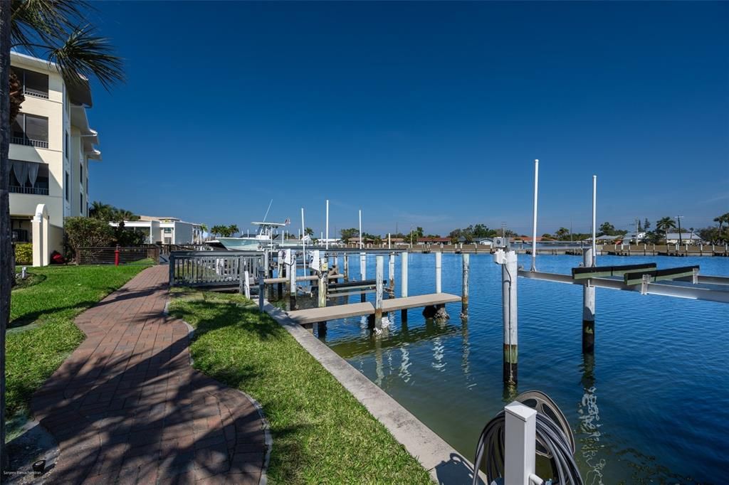 Active With Contract: $1,850 (3 beds, 2 baths, 1813 Square Feet)