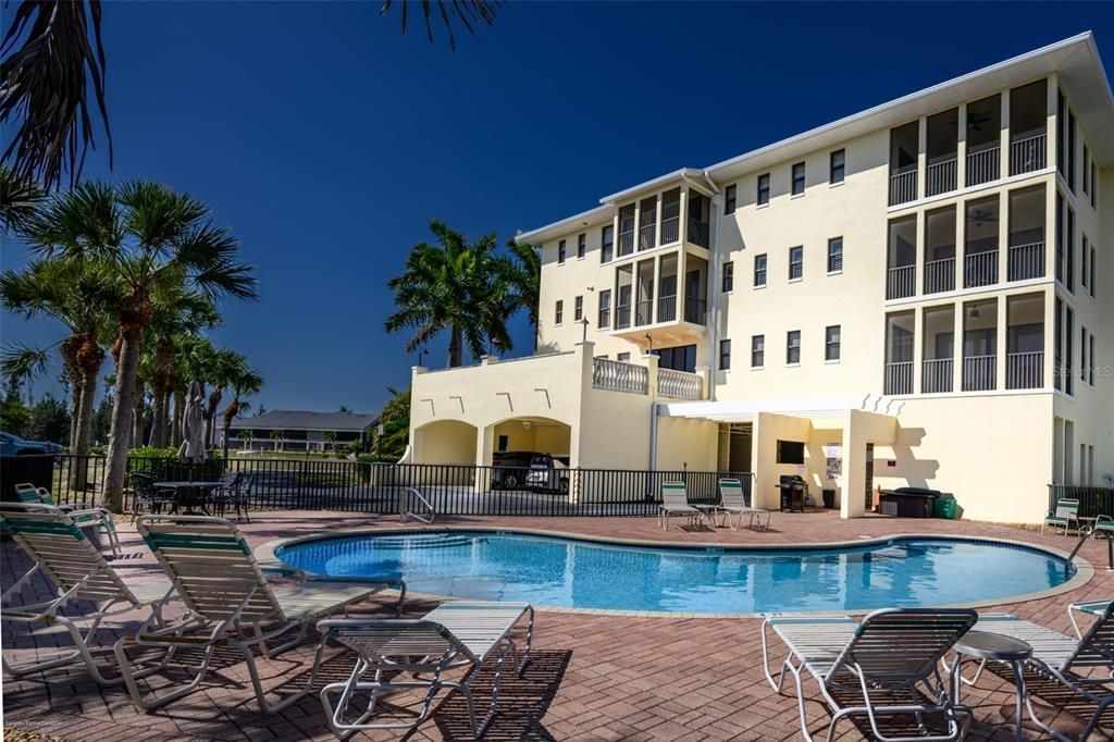 Active With Contract: $1,850 (3 beds, 2 baths, 1813 Square Feet)