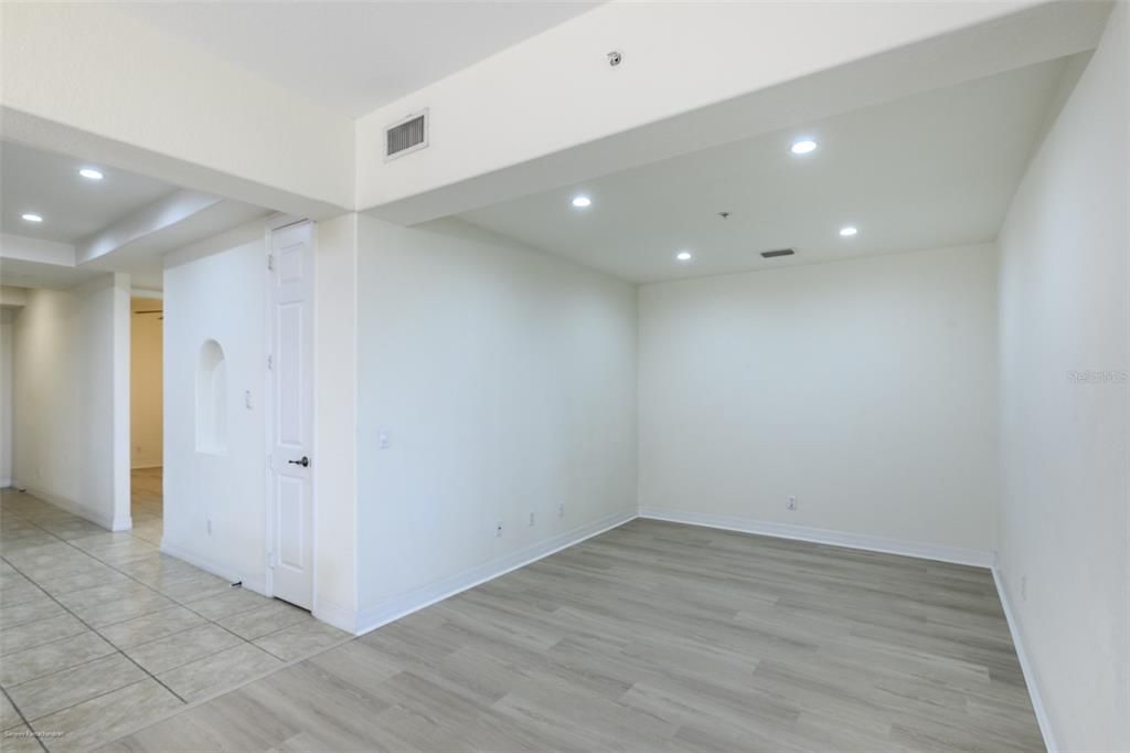 Active With Contract: $1,850 (3 beds, 2 baths, 1813 Square Feet)