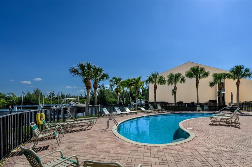 Active With Contract: $1,850 (3 beds, 2 baths, 1813 Square Feet)