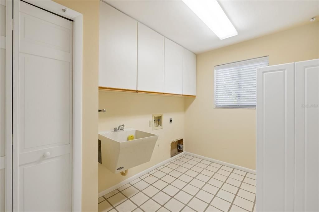 For Sale: $729,000 (4 beds, 3 baths, 3348 Square Feet)