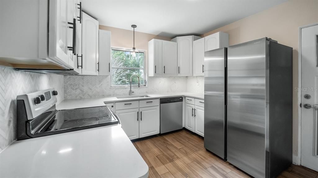 For Sale: $334,900 (3 beds, 2 baths, 1667 Square Feet)