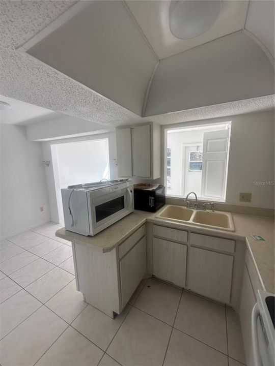 На продажу: $95,000 (2 спален, 2 ванн, 919 Квадратных фут)