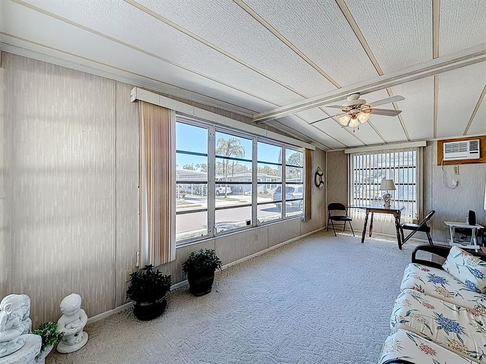 Active With Contract: $137,500 (2 beds, 2 baths, 960 Square Feet)
