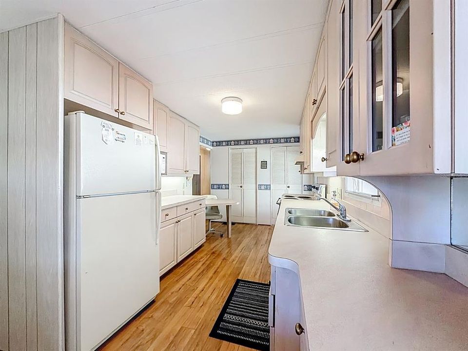 Active With Contract: $137,500 (2 beds, 2 baths, 960 Square Feet)
