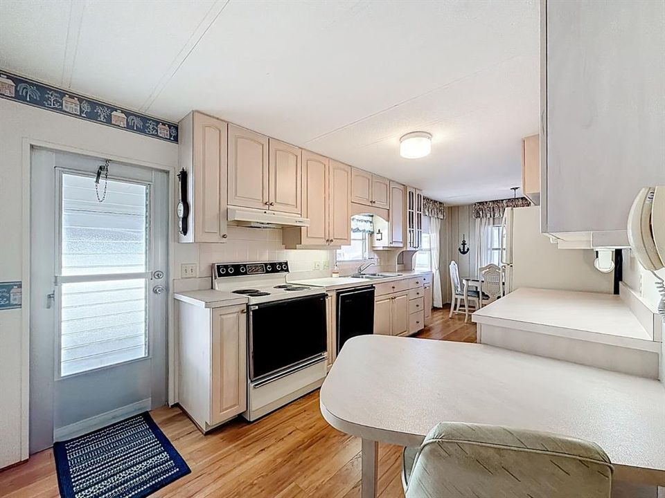 Active With Contract: $137,500 (2 beds, 2 baths, 960 Square Feet)