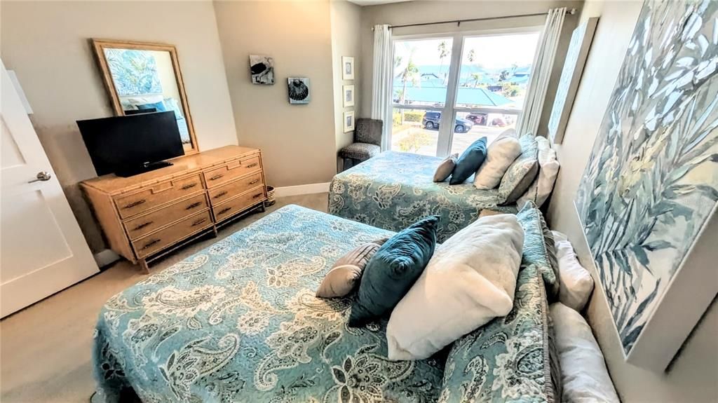 For Rent: $4,300 (2 beds, 2 baths, 1096 Square Feet)