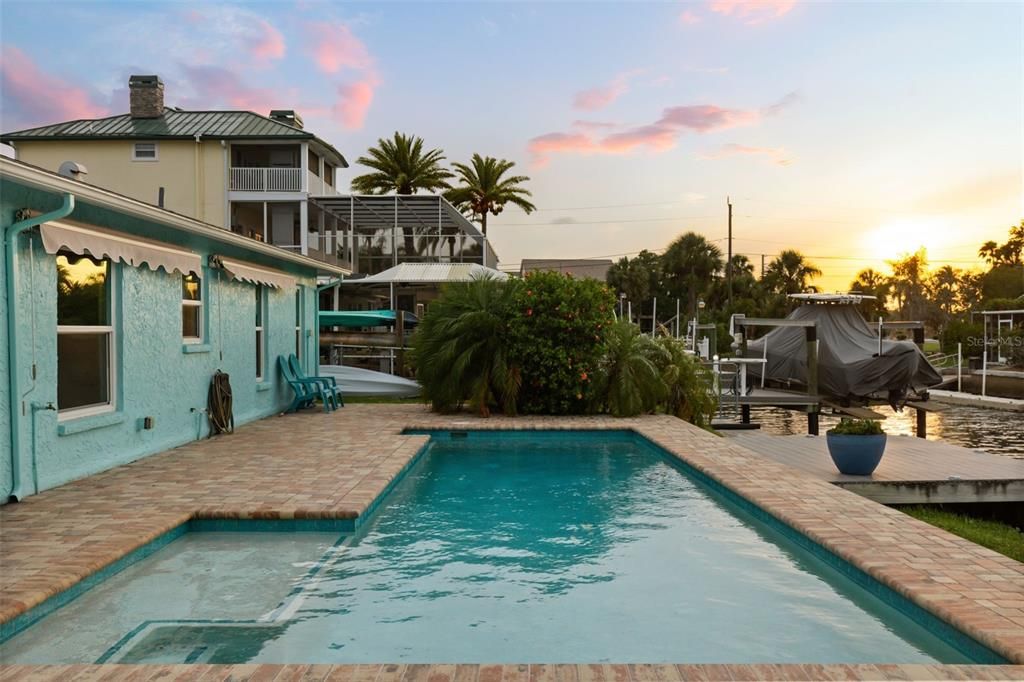 For Sale: $549,000 (2 beds, 2 baths, 1514 Square Feet)