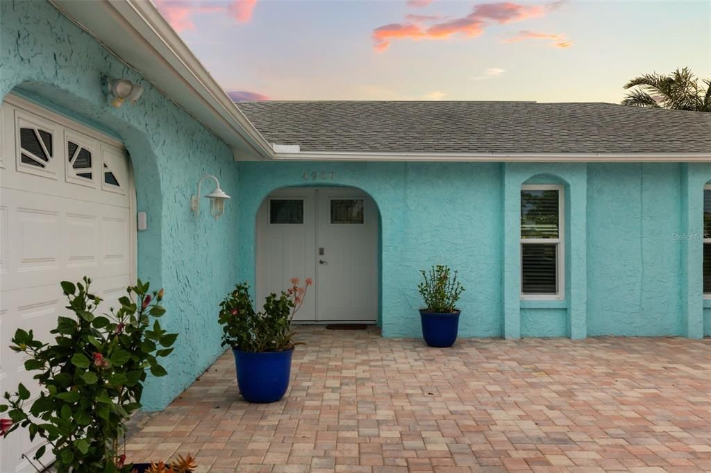 For Sale: $549,000 (2 beds, 2 baths, 1514 Square Feet)