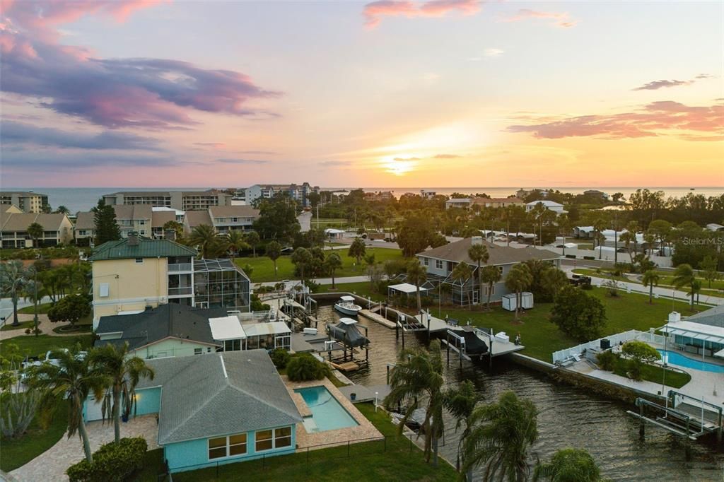 For Sale: $549,000 (2 beds, 2 baths, 1514 Square Feet)