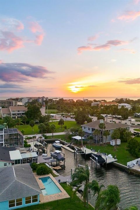 For Sale: $549,000 (2 beds, 2 baths, 1514 Square Feet)