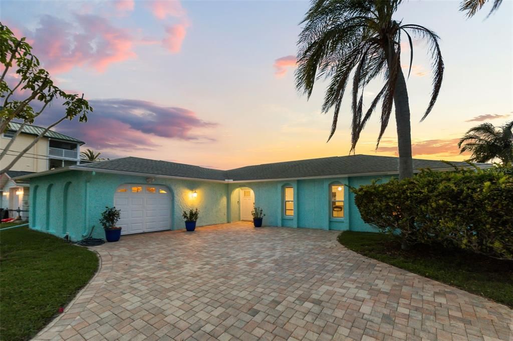 For Sale: $549,000 (2 beds, 2 baths, 1514 Square Feet)