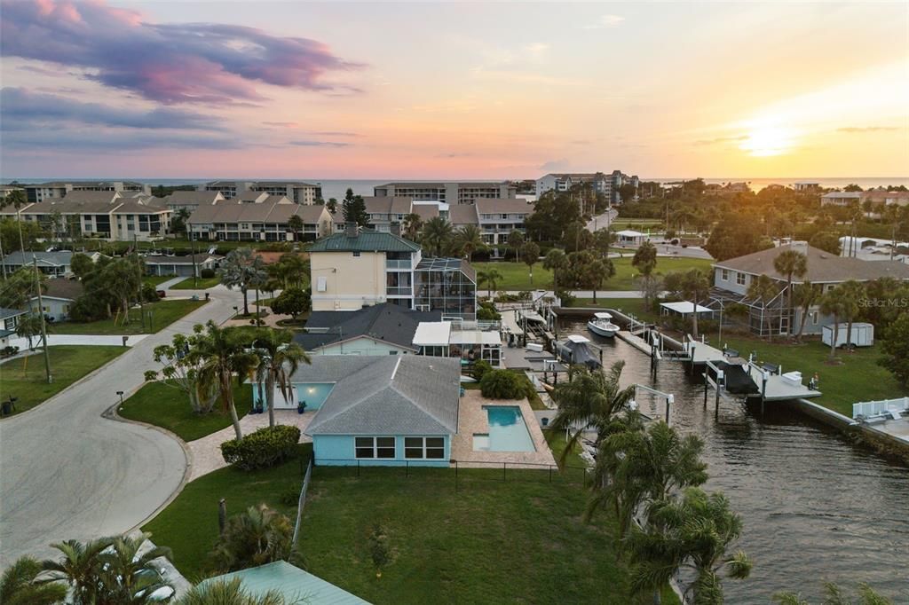 For Sale: $549,000 (2 beds, 2 baths, 1514 Square Feet)