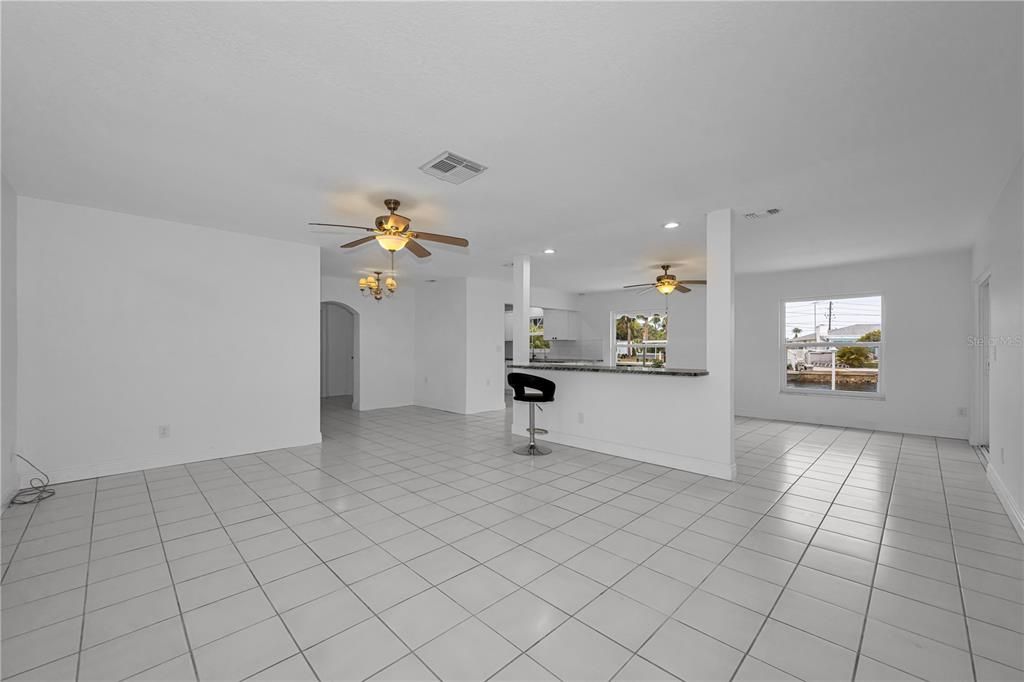 For Sale: $549,000 (2 beds, 2 baths, 1514 Square Feet)