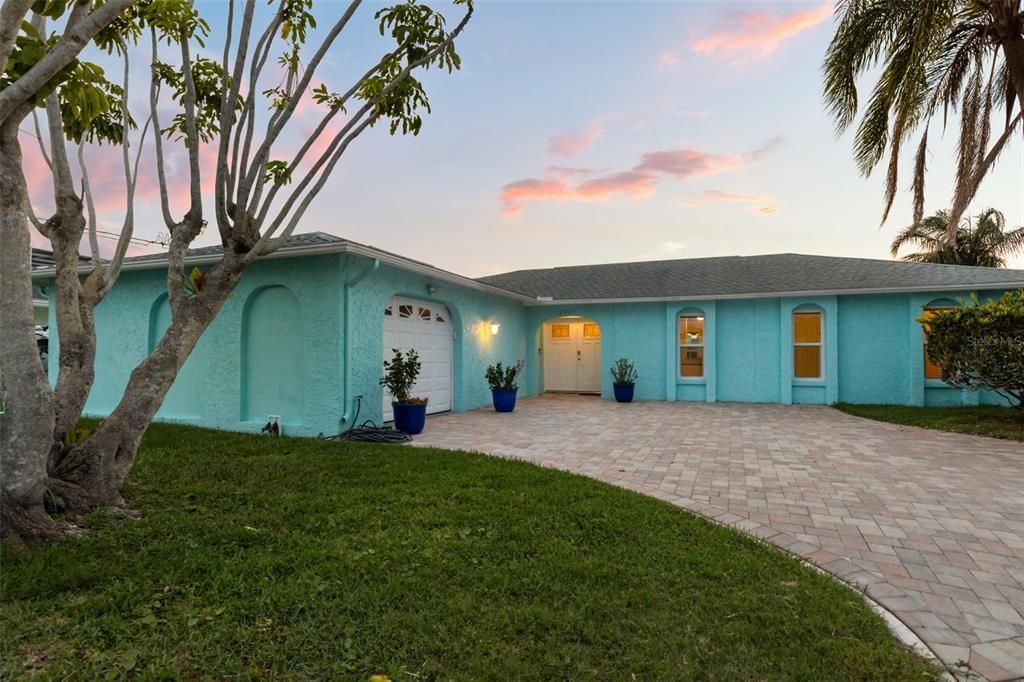 For Sale: $549,000 (2 beds, 2 baths, 1514 Square Feet)