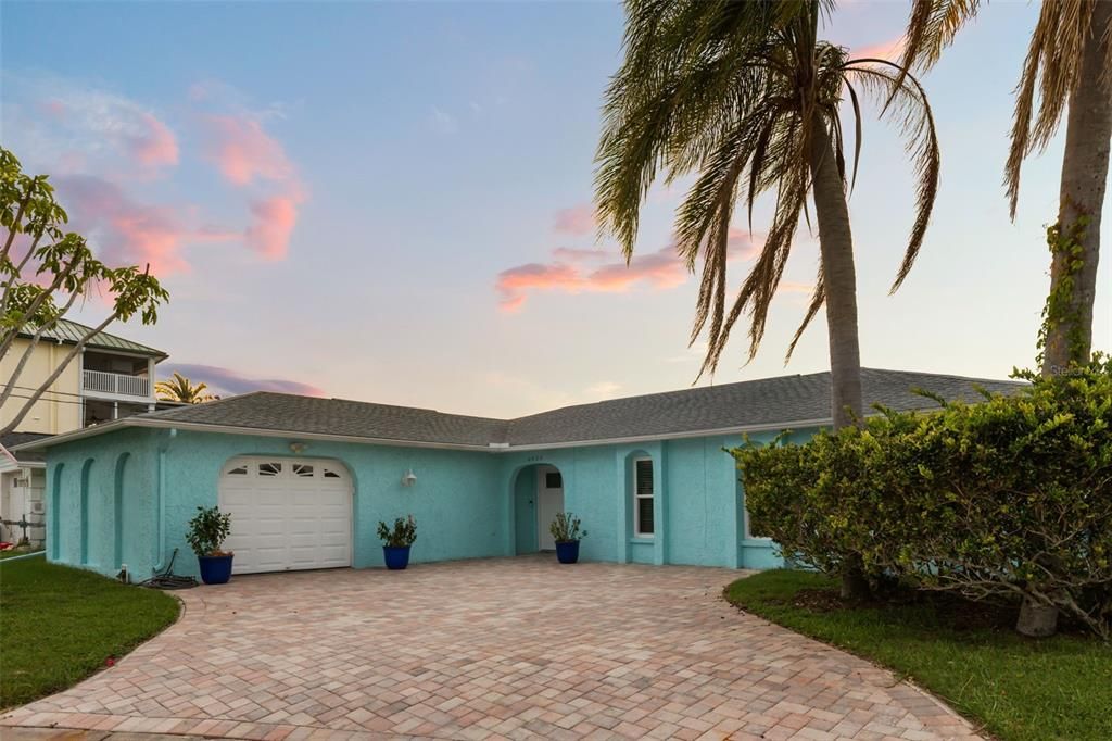 For Sale: $549,000 (2 beds, 2 baths, 1514 Square Feet)