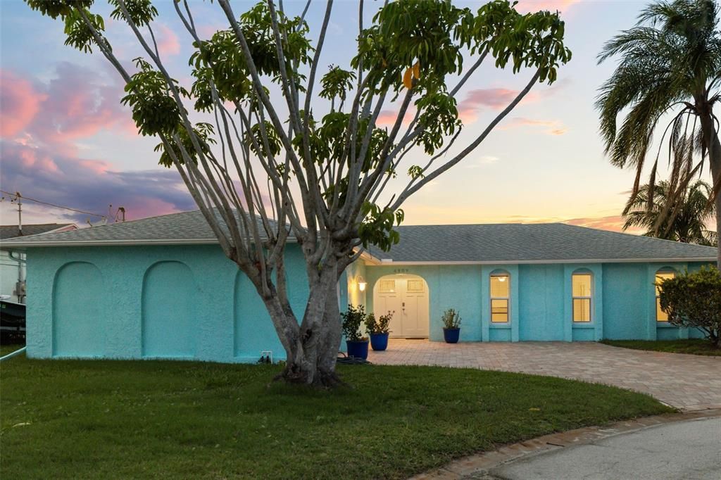 For Sale: $549,000 (2 beds, 2 baths, 1514 Square Feet)