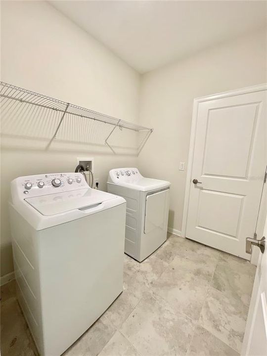 For Rent: $3,099 (5 beds, 4 baths, 3193 Square Feet)