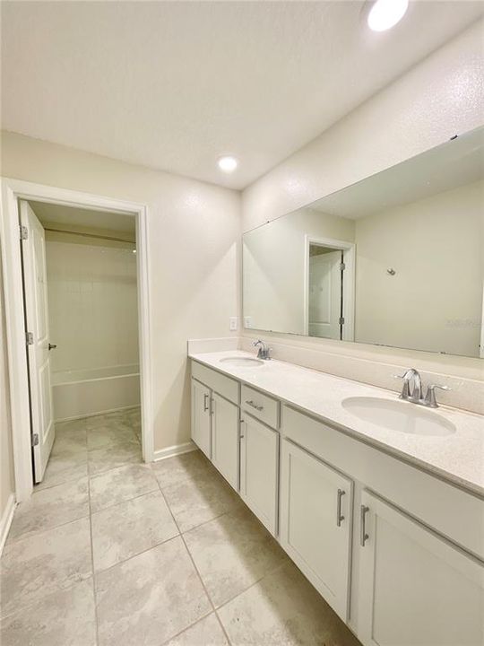 For Rent: $3,099 (5 beds, 4 baths, 3193 Square Feet)