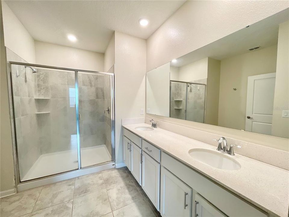 For Rent: $3,099 (5 beds, 4 baths, 3193 Square Feet)