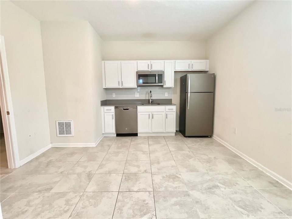 For Rent: $3,099 (5 beds, 4 baths, 3193 Square Feet)