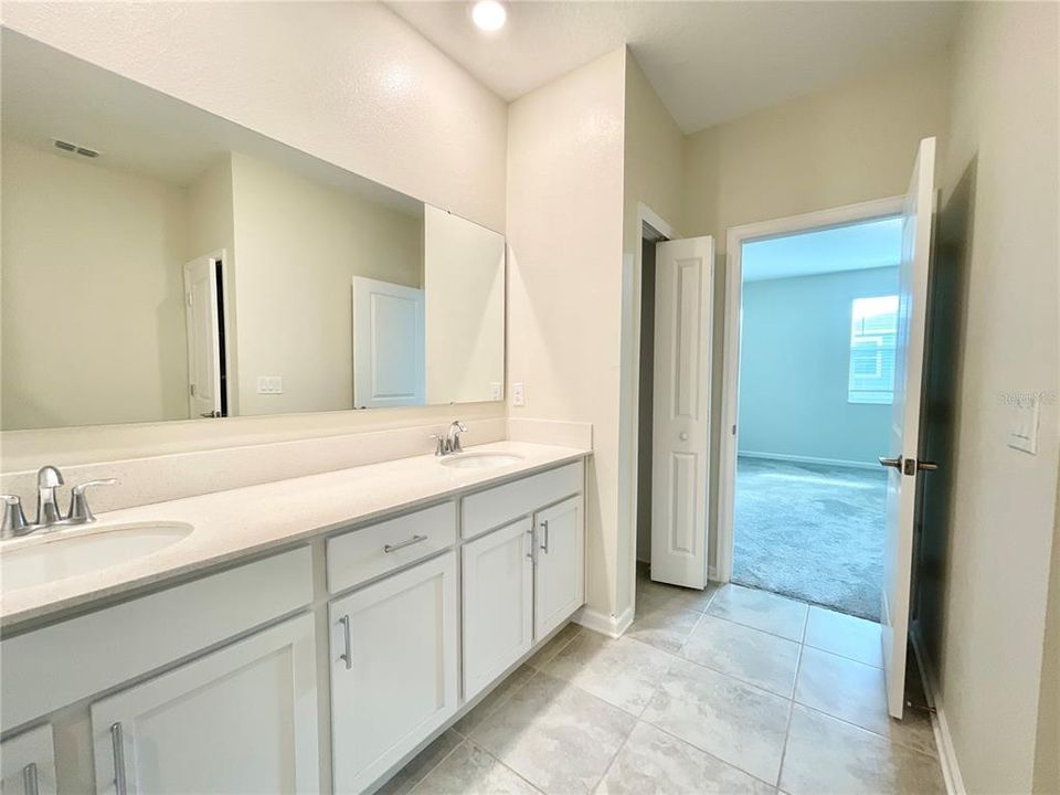 For Rent: $3,099 (5 beds, 4 baths, 3193 Square Feet)
