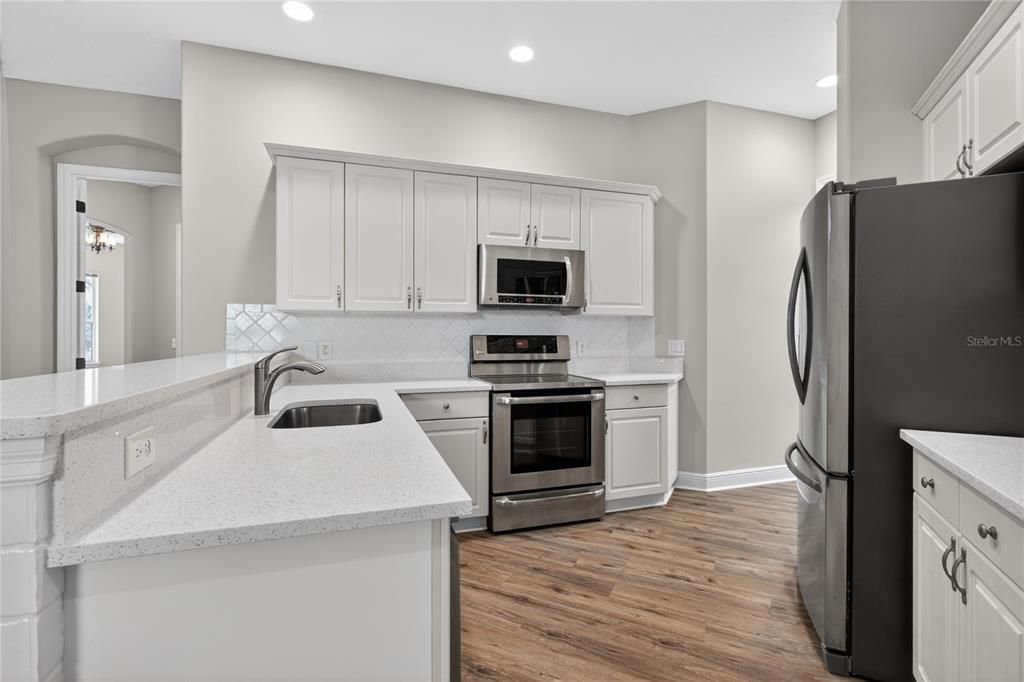 For Sale: $334,900 (2 beds, 2 baths, 1749 Square Feet)