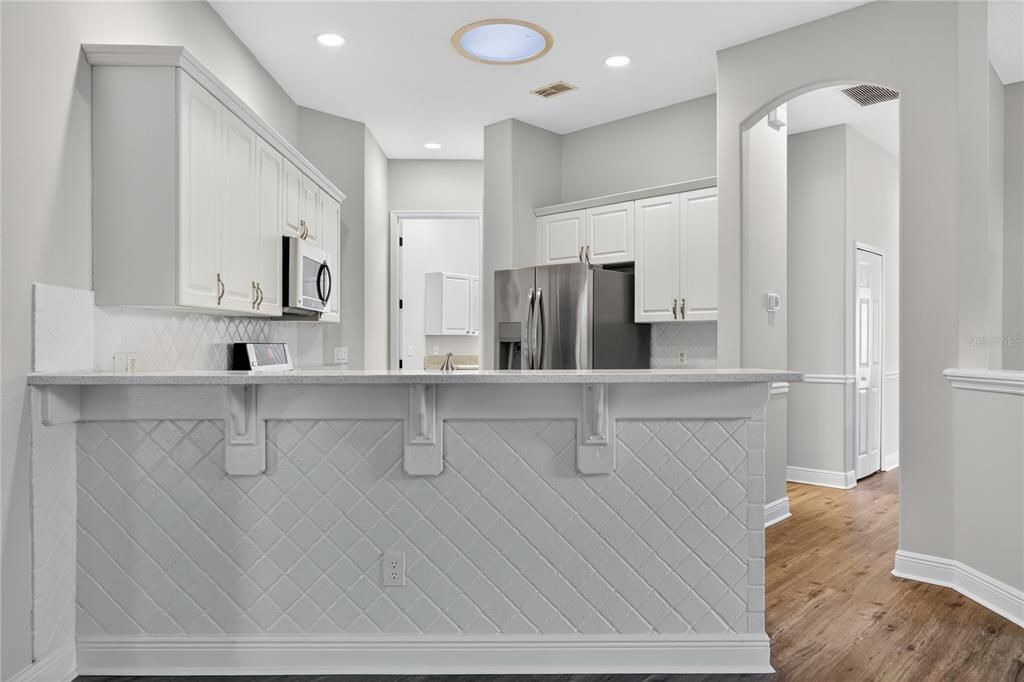 For Sale: $334,900 (2 beds, 2 baths, 1749 Square Feet)