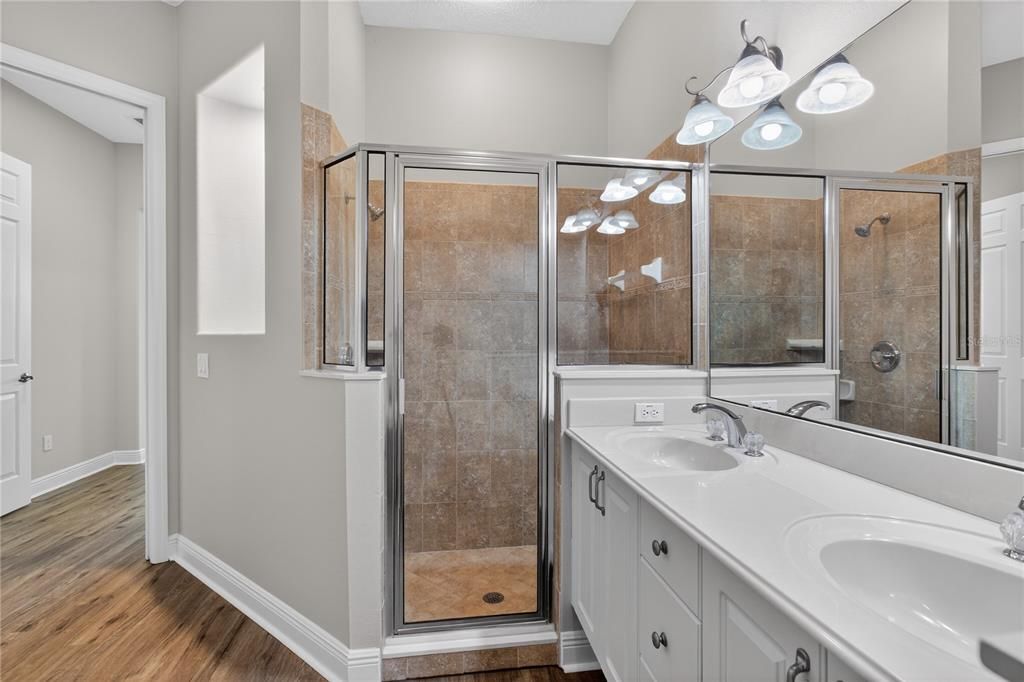 For Sale: $334,900 (2 beds, 2 baths, 1749 Square Feet)