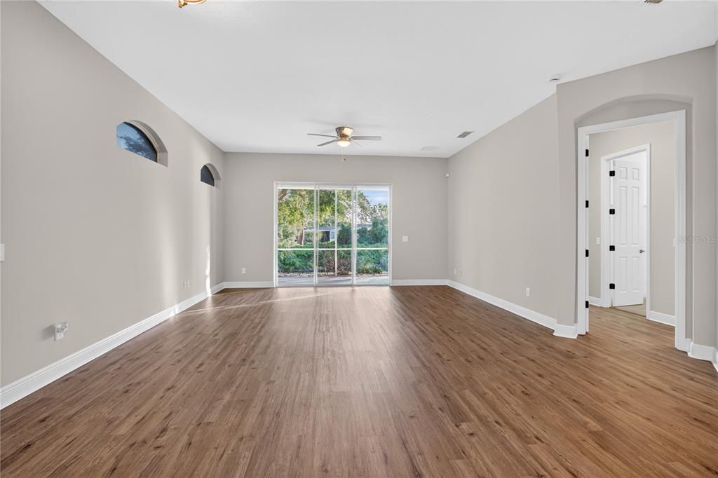 For Sale: $334,900 (2 beds, 2 baths, 1749 Square Feet)