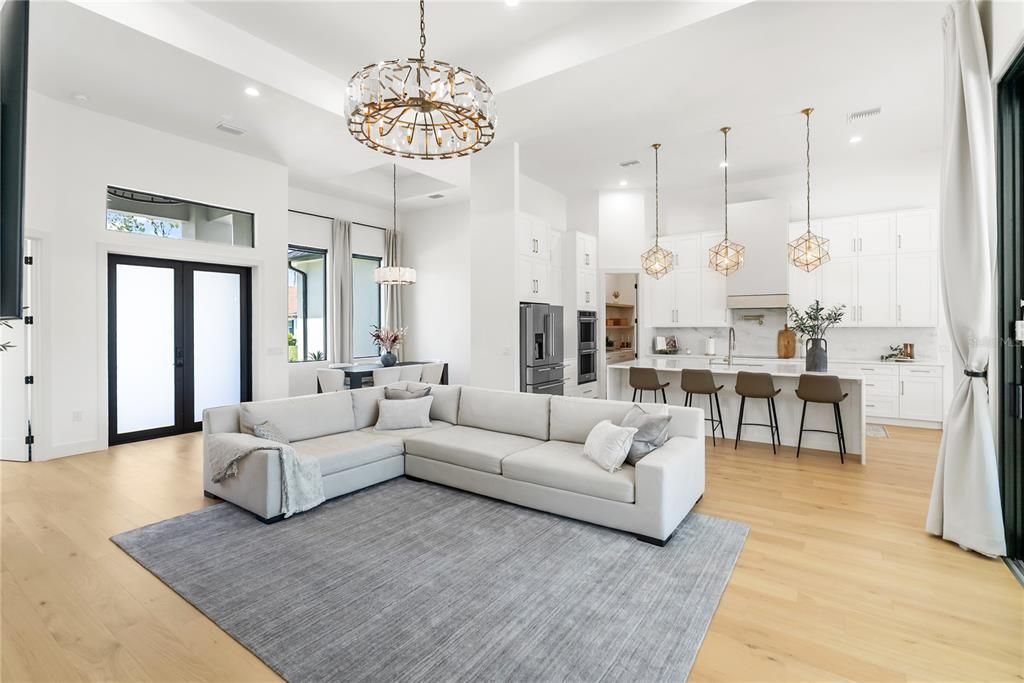 En Venta: $1,350,000 (3 camas, 3 baños, 2245 Pies cuadrados)