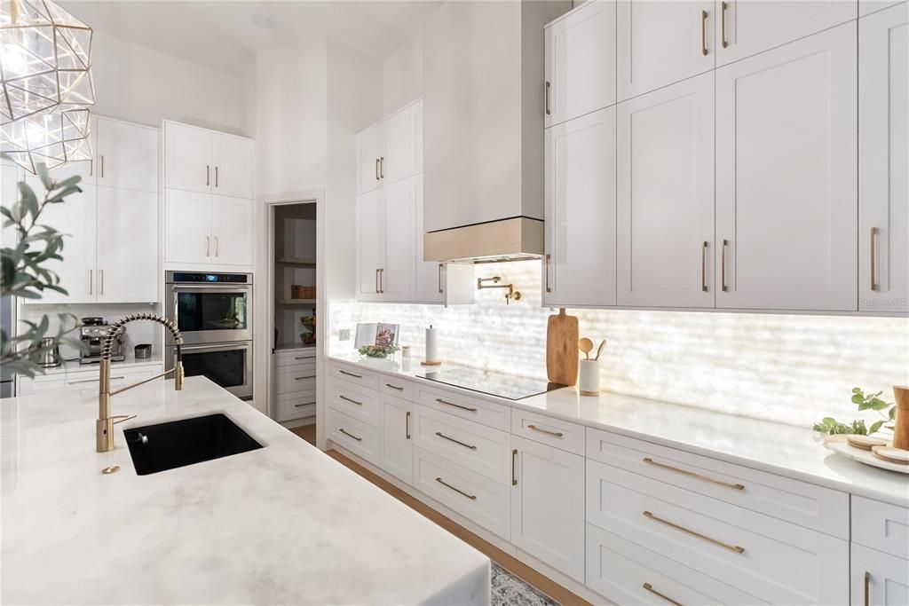 En Venta: $1,350,000 (3 camas, 3 baños, 2245 Pies cuadrados)