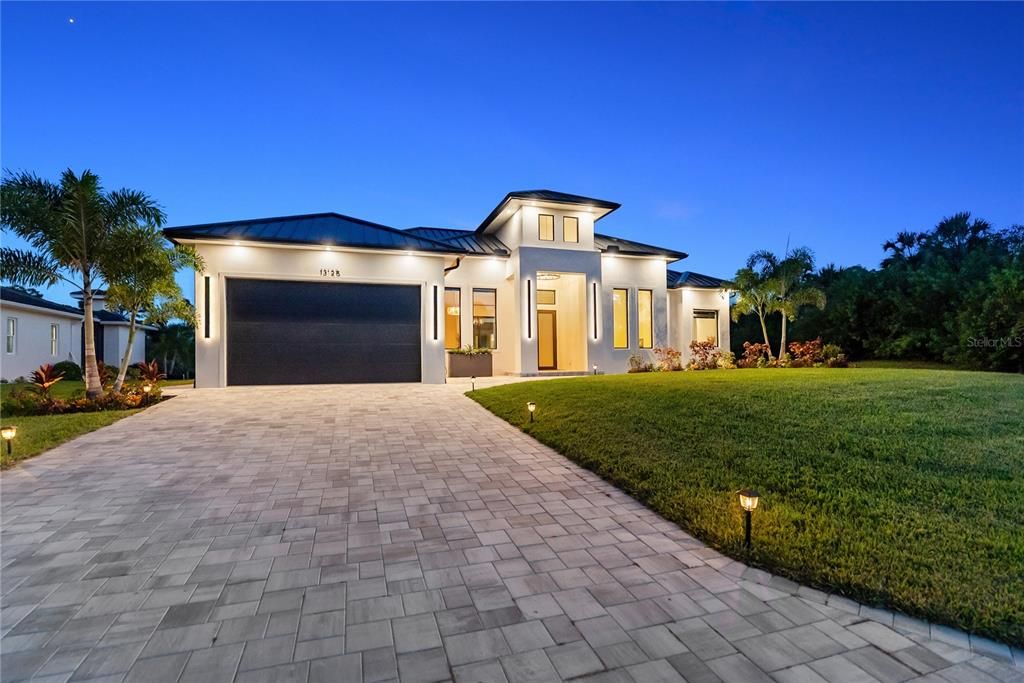 En Venta: $1,350,000 (3 camas, 3 baños, 2245 Pies cuadrados)