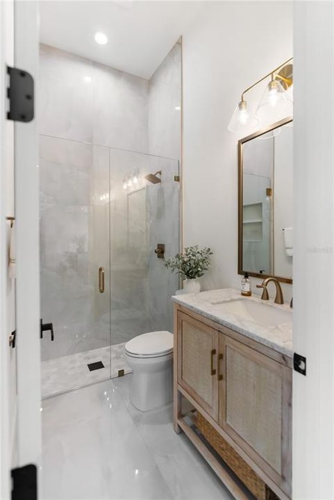 En Venta: $1,350,000 (3 camas, 3 baños, 2245 Pies cuadrados)