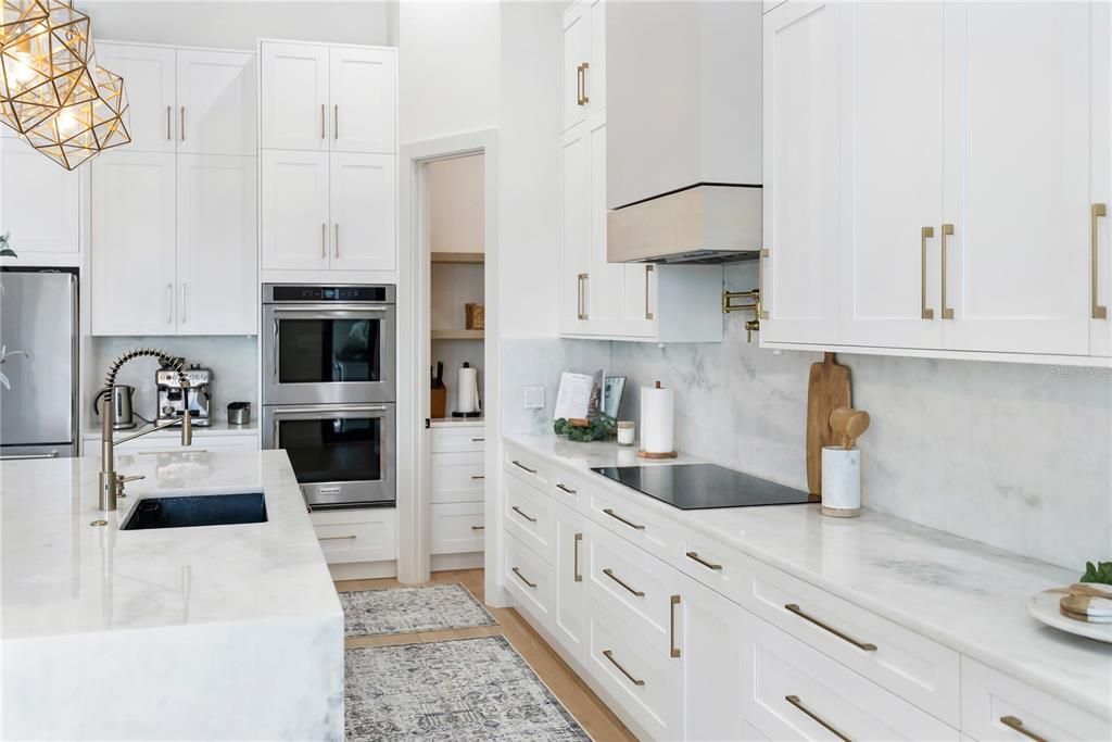 En Venta: $1,350,000 (3 camas, 3 baños, 2245 Pies cuadrados)