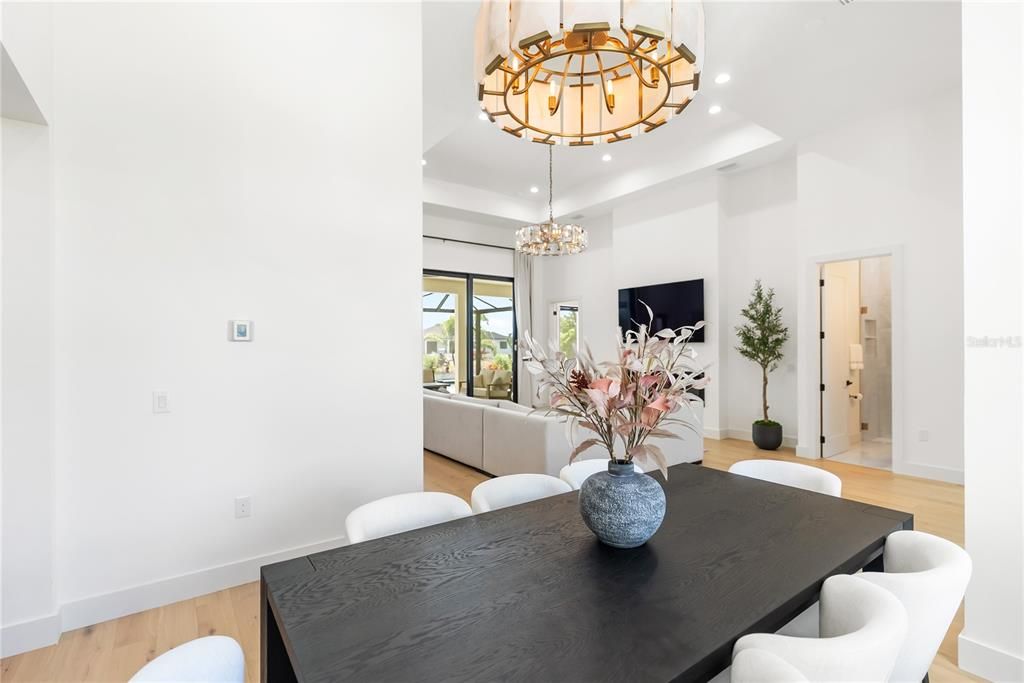 En Venta: $1,350,000 (3 camas, 3 baños, 2245 Pies cuadrados)