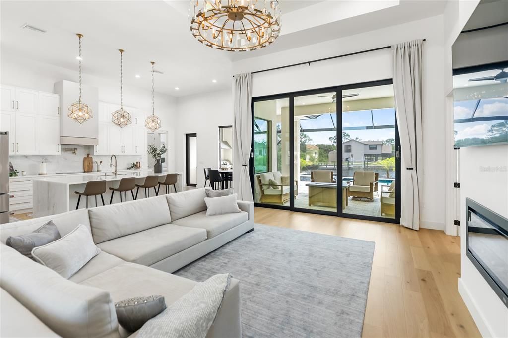 En Venta: $1,350,000 (3 camas, 3 baños, 2245 Pies cuadrados)