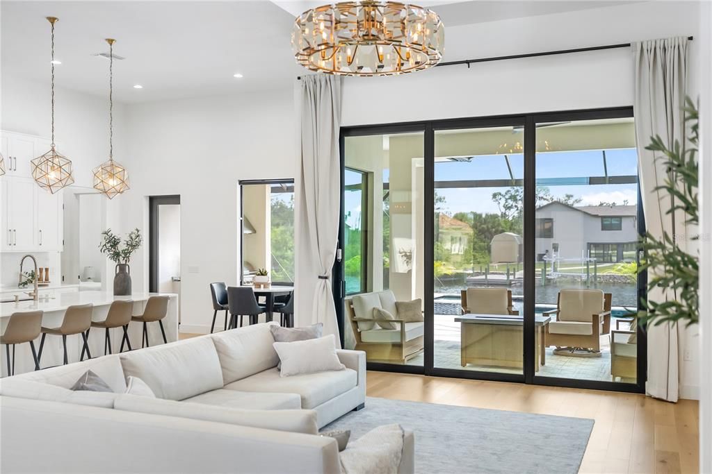 En Venta: $1,350,000 (3 camas, 3 baños, 2245 Pies cuadrados)