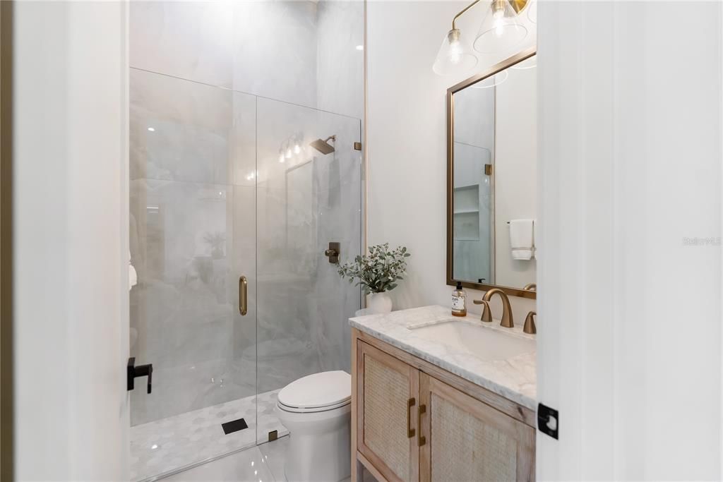 En Venta: $1,350,000 (3 camas, 3 baños, 2245 Pies cuadrados)