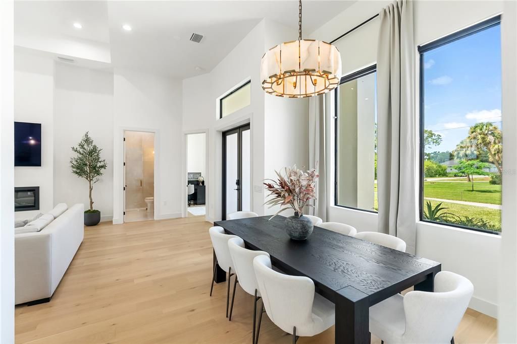 En Venta: $1,350,000 (3 camas, 3 baños, 2245 Pies cuadrados)