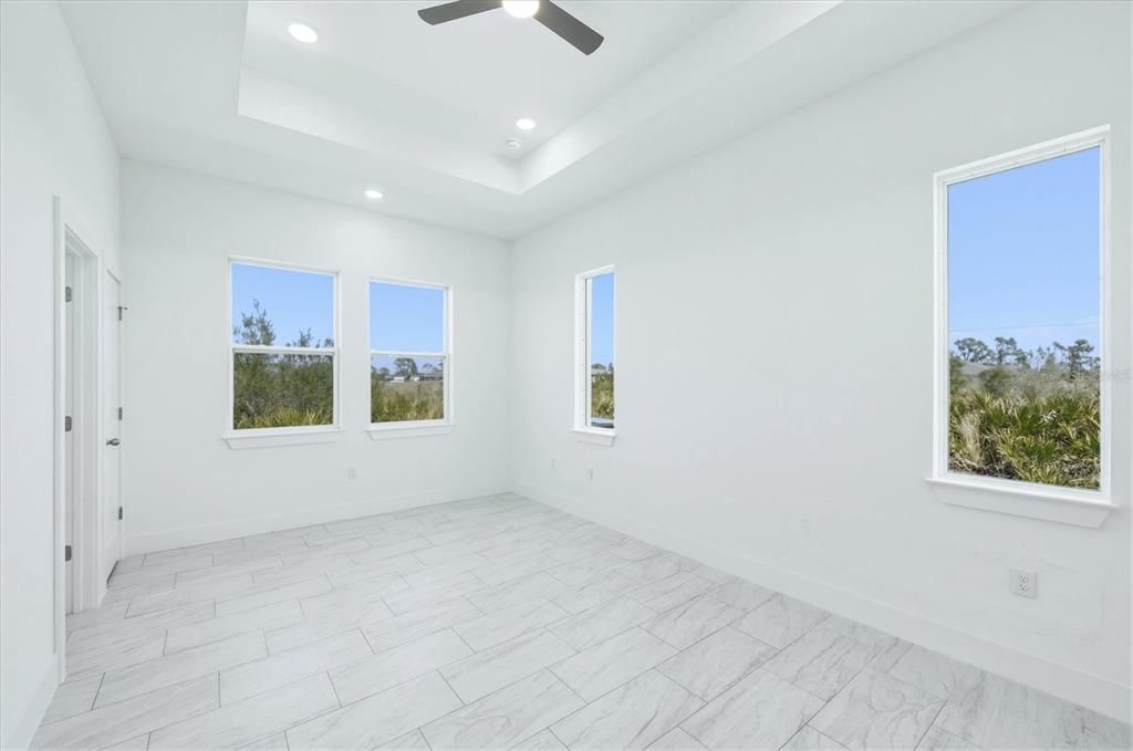 Activo con contrato: $325,000 (4 camas, 2 baños, 1855 Pies cuadrados)