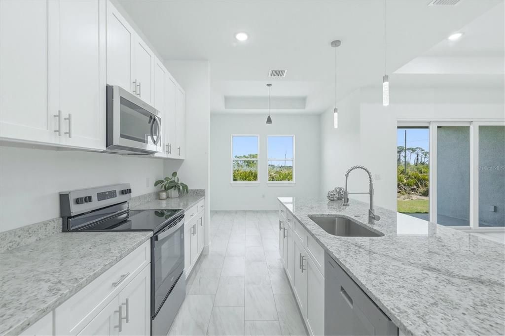 Activo con contrato: $325,000 (4 camas, 2 baños, 1855 Pies cuadrados)