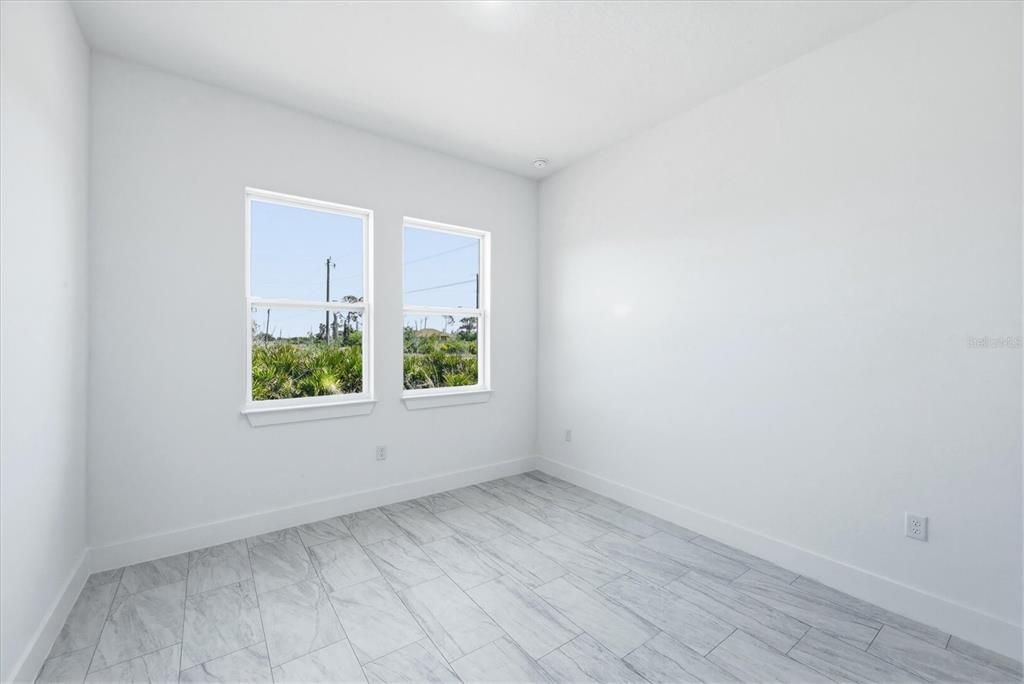 Activo con contrato: $325,000 (4 camas, 2 baños, 1855 Pies cuadrados)
