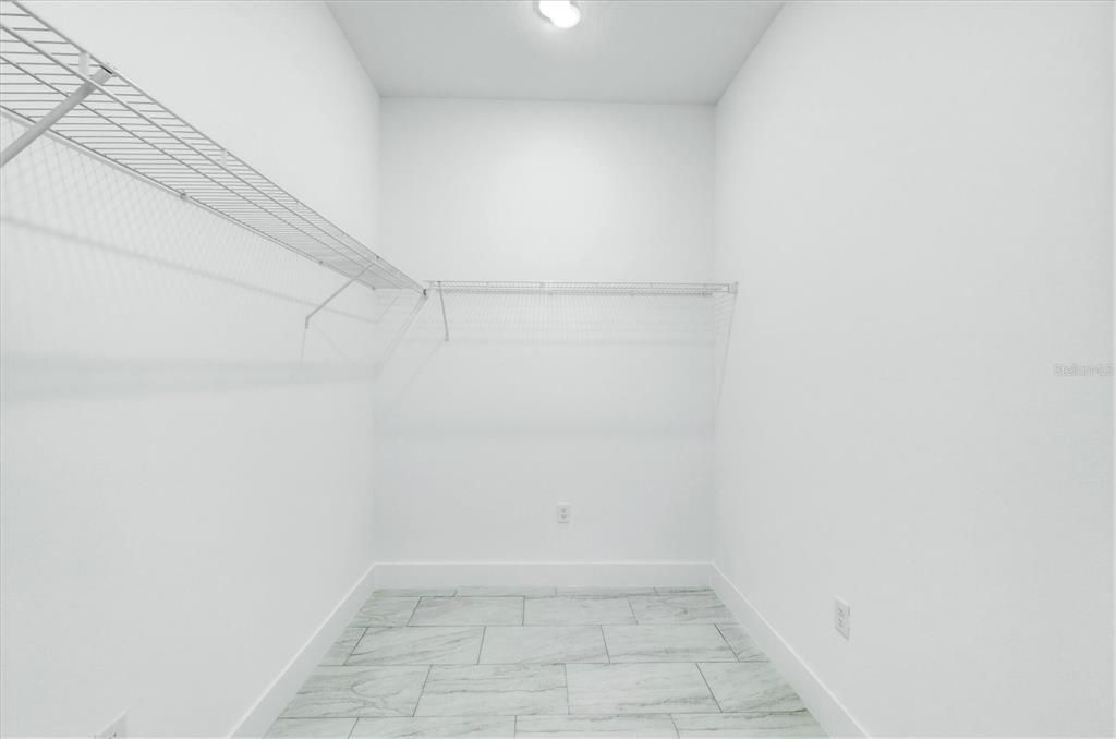 Activo con contrato: $325,000 (4 camas, 2 baños, 1855 Pies cuadrados)