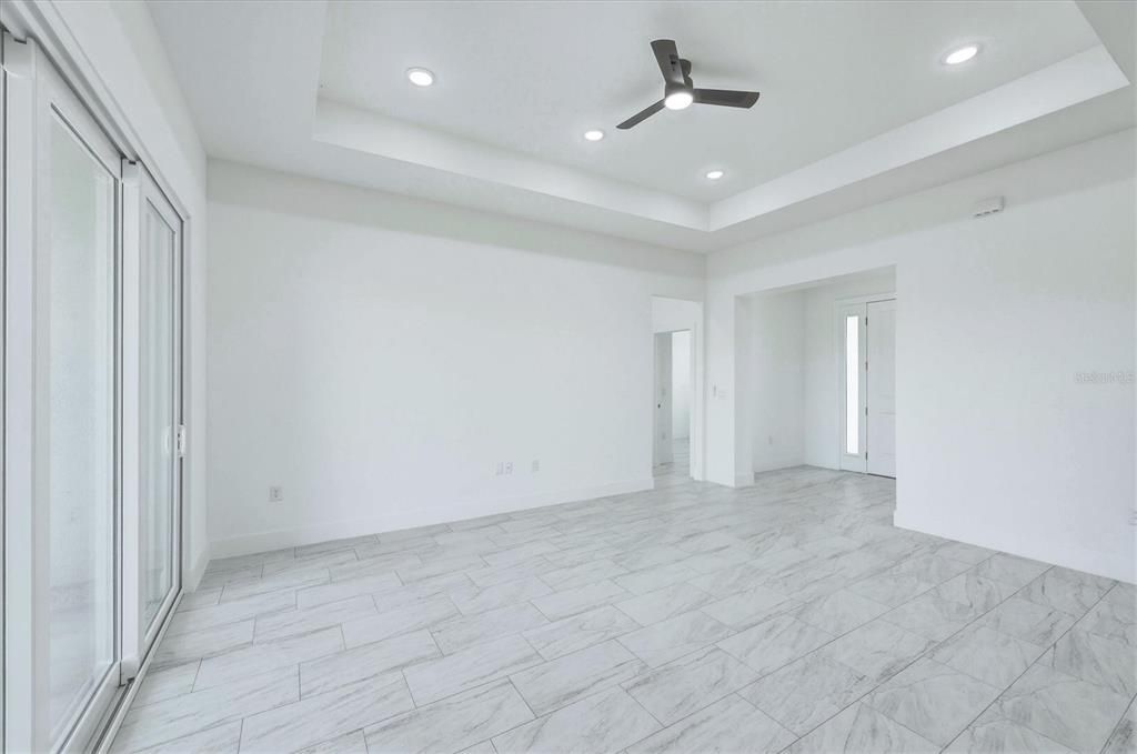 Activo con contrato: $325,000 (4 camas, 2 baños, 1855 Pies cuadrados)