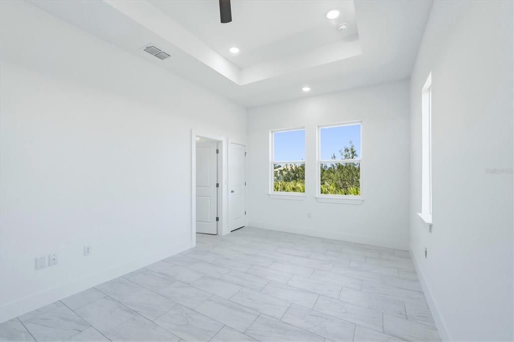 Activo con contrato: $325,000 (4 camas, 2 baños, 1855 Pies cuadrados)