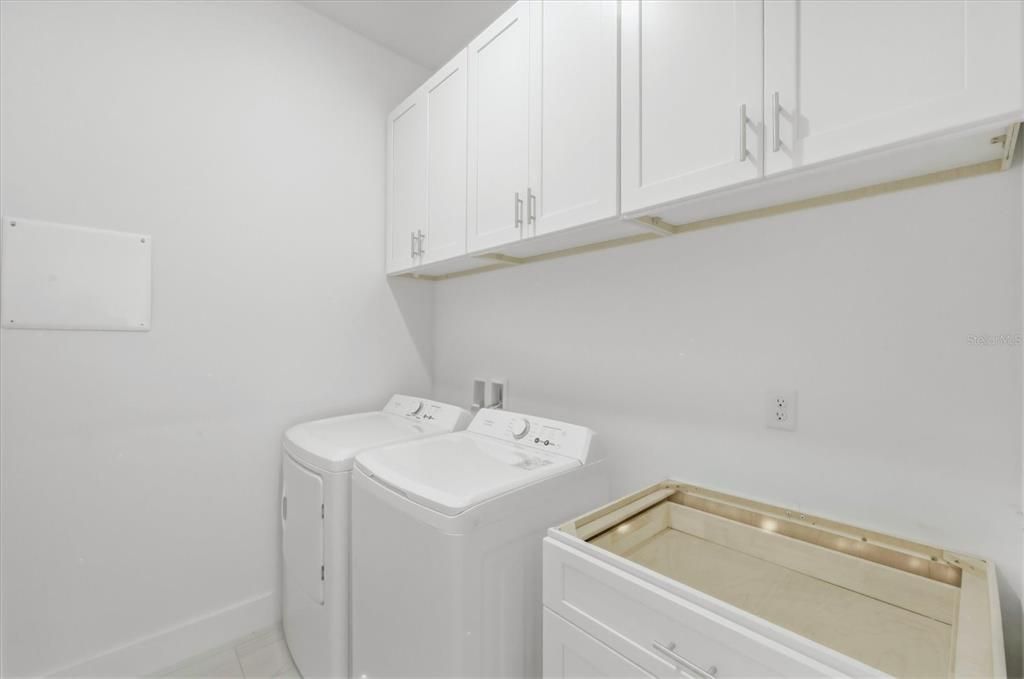 Activo con contrato: $325,000 (4 camas, 2 baños, 1855 Pies cuadrados)